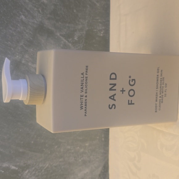 Sand + Fog White Vanilla Body Wash/Shower Gel 32 FL oz NWOT - Picture 5 of 5